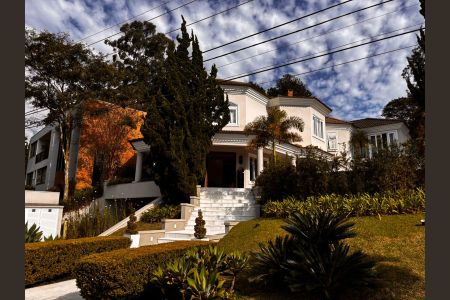 Fachada de casa de condomínio à venda com 5 quartos, 560m² em Residencial das Estrelas, Barueri