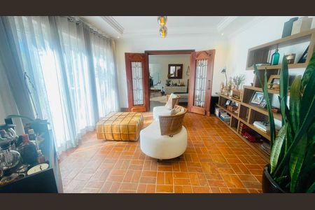 Casa de condomínio à venda com 560m², 5 quartos e 4 vagas Casa de condomínio à venda com 560m², 5 quartos e 4 vagasSala 3