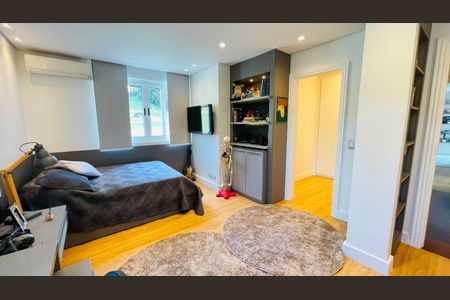 Casa de condomínio à venda com 560m², 5 quartos e 4 vagas Casa de condomínio à venda com 560m², 5 quartos e 4 vagasSuíte 3