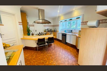 Casa de condomínio à venda com 560m², 5 quartos e 4 vagas Casa de condomínio à venda com 560m², 5 quartos e 4 vagasCozinha