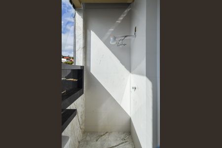 Banheiro de kitnet/studio para alugar com 1 quarto, 20m² em Saudade, Belo Horizonte