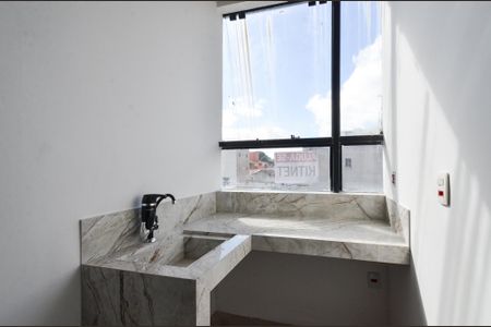 Cozinha de kitnet/studio para alugar com 1 quarto, 23m² em Saudade, Belo Horizonte
