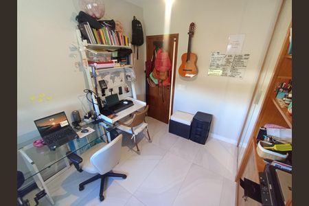 Apartamento para alugar com 110m², 3 quartos e 1 vaga Apartamento para alugar com 110m², 3 quartos e 1 vagaQuarto escritório
