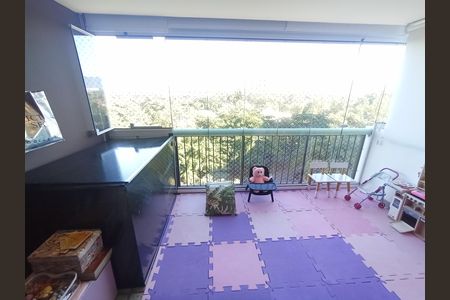 Apartamento para alugar com 110m², 3 quartos e 1 vaga Apartamento para alugar com 110m², 3 quartos e 1 vagaVaranda