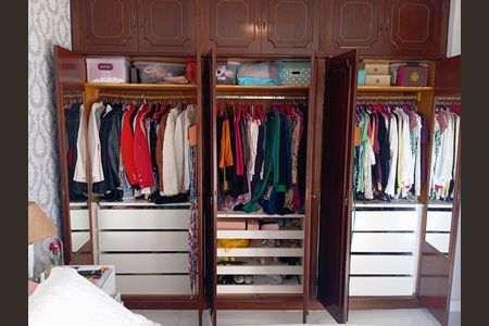 Apartamento para alugar com 110m², 3 quartos e 1 vaga Apartamento para alugar com 110m², 3 quartos e 1 vagaArmário quarto