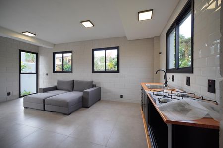 Sala de casa para alugar com 2 quartos, 81m² em Campeche Central, Florianópolis
