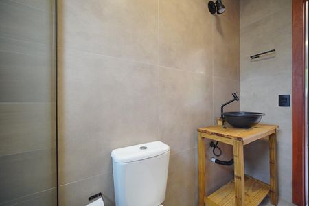 Casa para alugar com 81m², 2 quartos e 2 vagasBanheiro