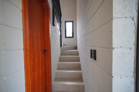 Escada de acesso a cobertura de casa para alugar com 2 quartos, 81m² em Campeche Central, Florianópolis