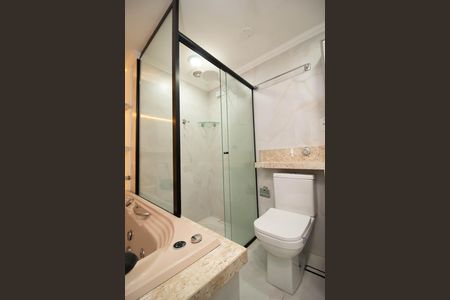 Casa de condomínio para alugar com 90m², 3 quartos e 2 vagas Casa de condomínio para alugar com 90m², 3 quartos e 2 vagasBanheiro da Suíte