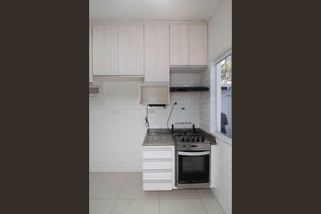 Casa de condomínio para alugar com 90m², 3 quartos e 2 vagas Casa de condomínio para alugar com 90m², 3 quartos e 2 vagasCozinha - Armários