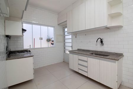 Casa de condomínio para alugar com 90m², 3 quartos e 2 vagas Casa de condomínio para alugar com 90m², 3 quartos e 2 vagasCozinha - Armários