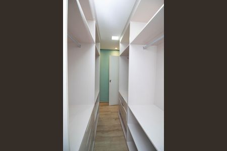 Casa de condomínio para alugar com 90m², 3 quartos e 2 vagas Casa de condomínio para alugar com 90m², 3 quartos e 2 vagasCloset da suíte