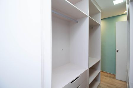Casa de condomínio para alugar com 90m², 3 quartos e 2 vagas Casa de condomínio para alugar com 90m², 3 quartos e 2 vagasCloset da suíte