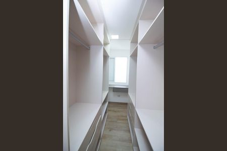 Casa de condomínio para alugar com 90m², 3 quartos e 2 vagas Casa de condomínio para alugar com 90m², 3 quartos e 2 vagasCloset da suíte