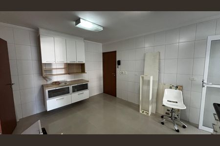Apartamento à venda com 130m², 3 quartos e 3 vagas Apartamento à venda com 130m², 3 quartos e 3 vagasCozinha