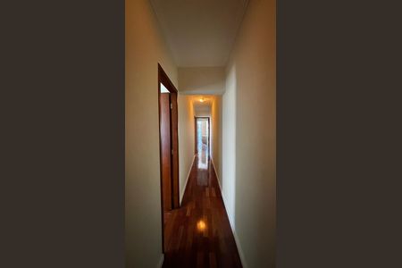 Apartamento à venda com 130m², 3 quartos e 3 vagas Apartamento à venda com 130m², 3 quartos e 3 vagasCorredor