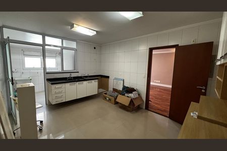 Apartamento à venda com 130m², 3 quartos e 3 vagas Apartamento à venda com 130m², 3 quartos e 3 vagasCozinha
