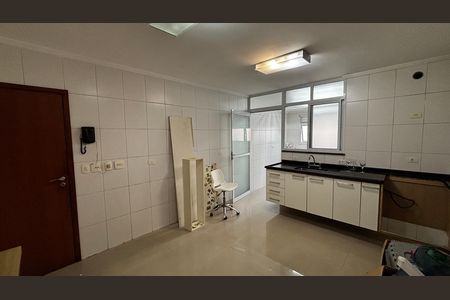 Apartamento à venda com 130m², 3 quartos e 3 vagas Apartamento à venda com 130m², 3 quartos e 3 vagasCozinha