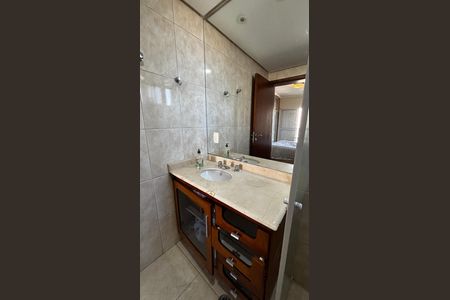 Apartamento à venda com 130m², 3 quartos e 3 vagas Apartamento à venda com 130m², 3 quartos e 3 vagasBanheiro da Suíte 1