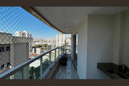 Apartamento à venda com 130m², 3 quartos e 3 vagas Apartamento à venda com 130m², 3 quartos e 3 vagasVaranda
