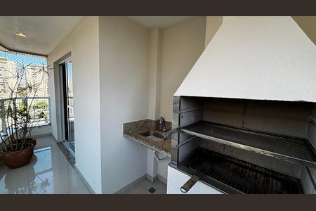 Apartamento à venda com 130m², 3 quartos e 3 vagas Apartamento à venda com 130m², 3 quartos e 3 vagasVaranda