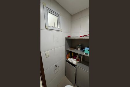 Apartamento à venda com 130m², 3 quartos e 3 vagas Apartamento à venda com 130m², 3 quartos e 3 vagasBanheiro de Serviço