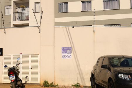 Placa grande instalada na fachada do condomínio dia 02.07.2026 - Código da placa: SWRM-613 de apartamento para alugar com 2 quartos, 38m² em Jardim Lideranca, São Paulo