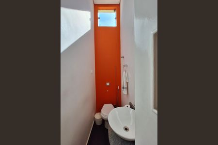 Casa à venda com 320m², 4 quartos e 6 vagas Casa à venda com 320m², 4 quartos e 6 vagasLavabo 3