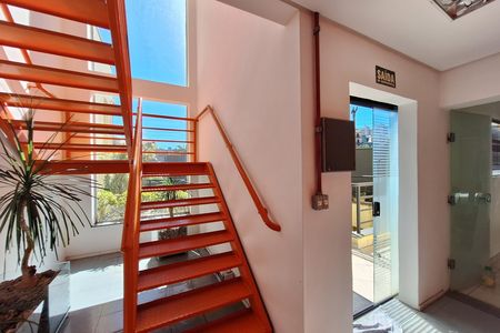 Casa à venda com 320m², 4 quartos e 6 vagas Casa à venda com 320m², 4 quartos e 6 vagasAcesso interno