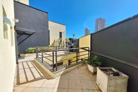 Casa à venda com 320m², 4 quartos e 6 vagas Casa à venda com 320m², 4 quartos e 6 vagasQuintal