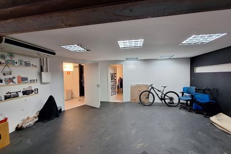 Casa à venda com 320m², 4 quartos e 6 vagas Casa à venda com 320m², 4 quartos e 6 vagasGaragem