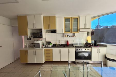 Casa à venda com 320m², 4 quartos e 6 vagas Casa à venda com 320m², 4 quartos e 6 vagasCozinha