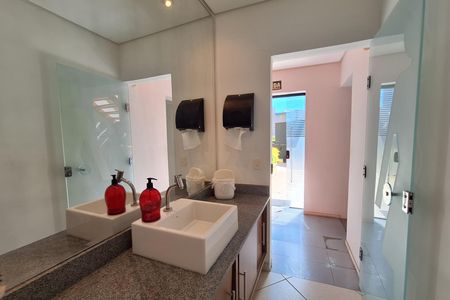 Casa à venda com 320m², 4 quartos e 6 vagas Casa à venda com 320m², 4 quartos e 6 vagasLavabo 1