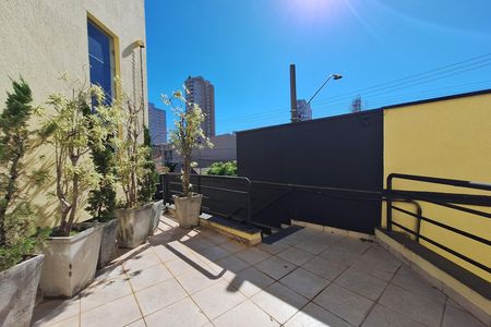 Casa à venda com 320m², 4 quartos e 6 vagas Casa à venda com 320m², 4 quartos e 6 vagasQuintal
