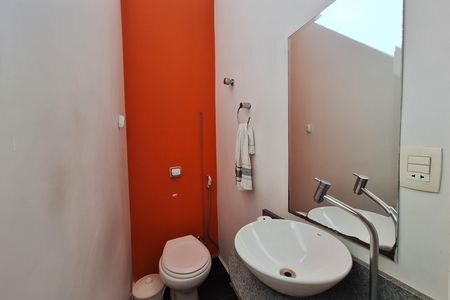 Casa à venda com 320m², 4 quartos e 6 vagas Casa à venda com 320m², 4 quartos e 6 vagasLavabo 3