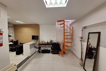 Casa à venda com 320m², 4 quartos e 6 vagas Casa à venda com 320m², 4 quartos e 6 vagasEdícula