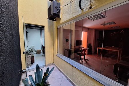 Casa à venda com 320m², 4 quartos e 6 vagas Casa à venda com 320m², 4 quartos e 6 vagasJardim de inverno