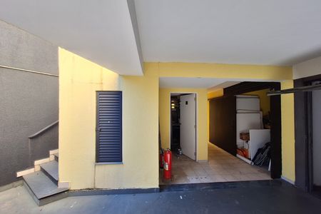 Casa à venda com 320m², 4 quartos e 6 vagas Casa à venda com 320m², 4 quartos e 6 vagasGaragem