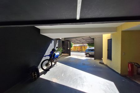 Garagem de casa à venda com 4 quartos, 320m² em Vila Scarpelli, Santo André