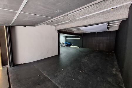 Casa à venda com 320m², 4 quartos e 6 vagas Casa à venda com 320m², 4 quartos e 6 vagasGaragem