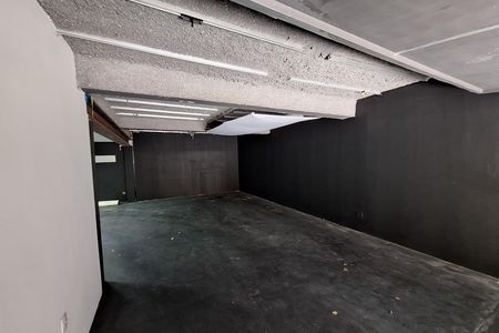 Casa à venda com 320m², 4 quartos e 6 vagas Casa à venda com 320m², 4 quartos e 6 vagasGaragem