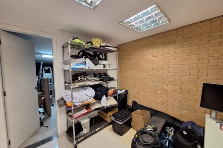Casa à venda com 320m², 4 quartos e 6 vagas Casa à venda com 320m², 4 quartos e 6 vagasEdícula
