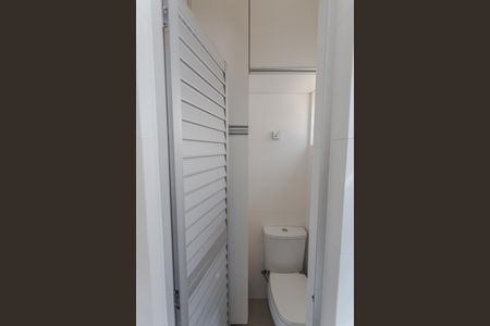 Banheiro de serviço de apartamento à venda com 3 quartos, 95m² em Cidade Nova, Belo Horizonte