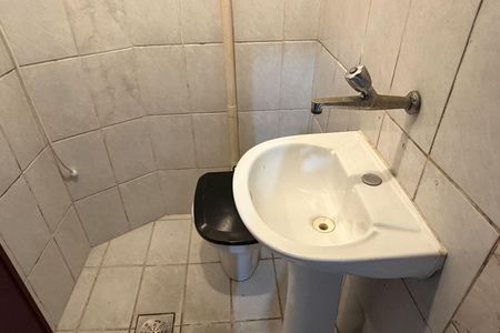 Apartamento para alugar com 74m², 2 quartos e sem vaga Apartamento para alugar com 74m², 2 quartos e sem vagaBanheiro de Serviço