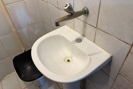 Apartamento para alugar com 74m², 2 quartos e sem vaga Apartamento para alugar com 74m², 2 quartos e sem vagaBanheiro de Serviço