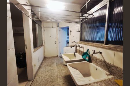 Apartamento para alugar com 340m², 6 quartos e 2 vagas Apartamento para alugar com 340m², 6 quartos e 2 vagasÁrea de serviço