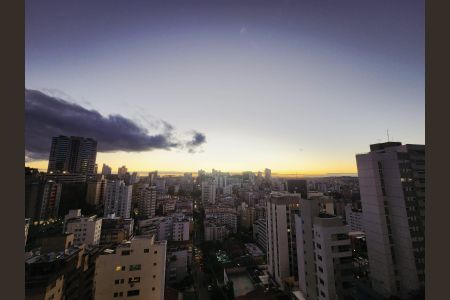 Apartamento para alugar com 340m², 6 quartos e 2 vagas Apartamento para alugar com 340m², 6 quartos e 2 vagasVista