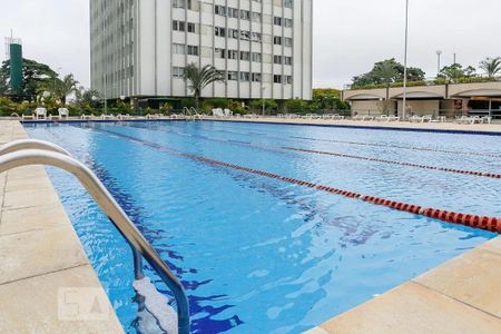 Apartamento à venda com 165m², 3 quartos e 1 vaga Apartamento à venda com 165m², 3 quartos e 1 vagaPiscina