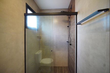 Banheiro de kitnet/studio para alugar com 1 quarto, 45m² em Campeche Central, Florianópolis