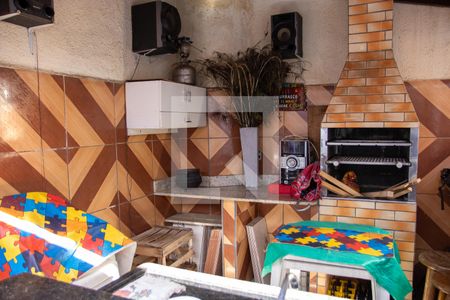 Casa à venda com 180m², 4 quartos e 2 vagas Casa à venda com 180m², 4 quartos e 2 vagasQuintal